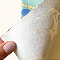 Carnet marbré à la main en bleu roi